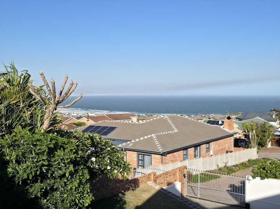 5 Bedroom Property for Sale in Wavecrest Eastern Cape
